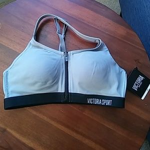 NWT Victoria Sport knockout zip sports bra 34B